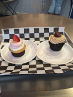Lilly Magilly's Cupcakery food