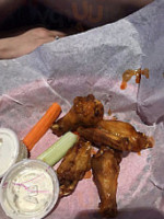 Tailgaters Sports Grill Il Primo Pizza And Wings food