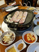 Geum Sung Chik Naengmyun food