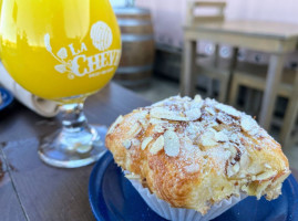 La Cheve Bakery And Brews food
