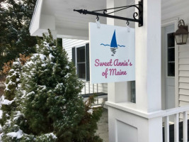 Sweet Annie’s Of Maine food