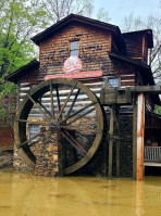 Grist Mill Cinnamon Bread food