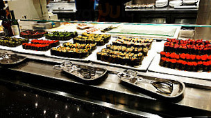 Tomi Sushi And Seafood Buffet food