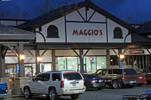 Maggio's Pizza outside