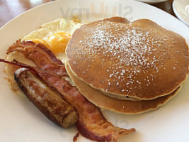Ellys Pancake House food