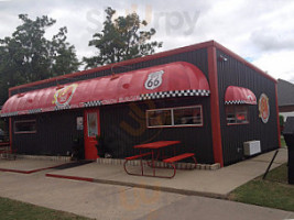 Sid's Diner outside