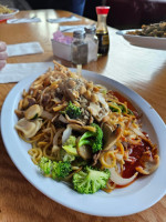 Lee's Mongolian Grill food