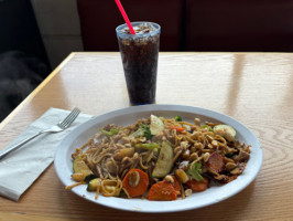 Lee's Mongolian Grill food