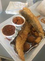 D B Fish And Barbecue food
