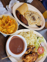 Las Comadres Salvadorean food