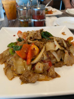 Mani Thai Cuisine food