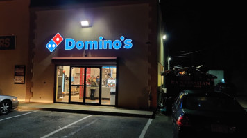 Domino's Pizza outside