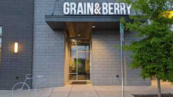 Grain And Berry Westchase food