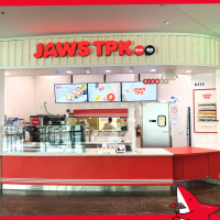 Jaws Tpk At The Source Oc Mall outside
