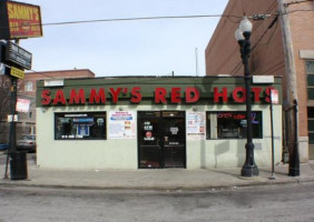 Sammy's Red Hots outside
