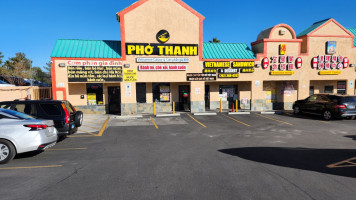 Pho Thanh outside