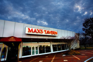 Max's Tavern outside