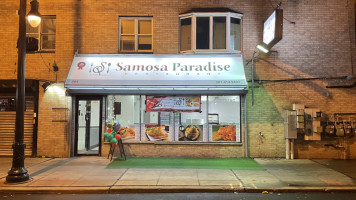 Samosa Paradise food