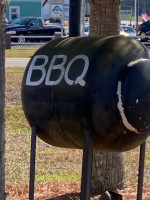 Willie Jewell's Old School B-q outside