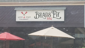 Brad's Pit Bbq outside
