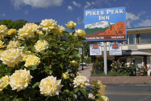 Pikes Peak Inn outside