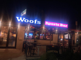 Woofs Sports food