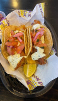 Don Pez Fish Tacos food