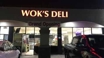 Wok's Deli food