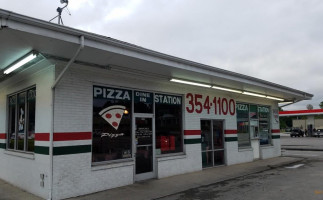 Pizza Station Of Rockwood inside