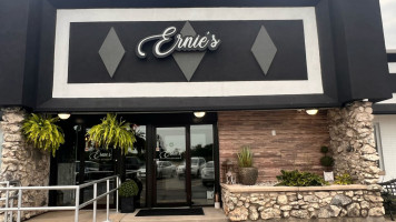 Ernie's Steakhouse food