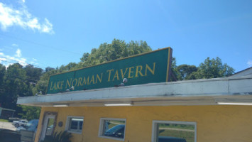 Lake Norman Tavern outside