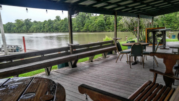 Floyd's Morley Marina outside