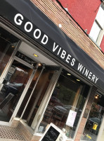 Good Vibes Winery food