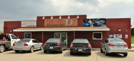 Uncle D's Sports Grill outside