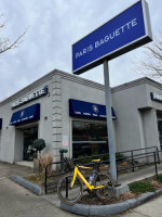 Paris Baguette outside