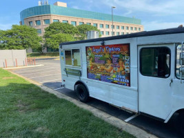 Angel's Tipicos Food Truck outside