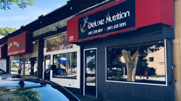 Deluxe Nutrition food