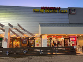Towne Square Brick Oven Pizza outside