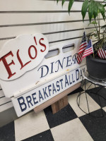 Flo's Diner outside