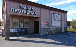 Mamma Mia's Italian Pizzeria outside