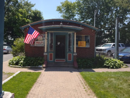 Quaker Diner outside