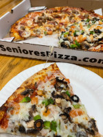 Seniore's Pizza food