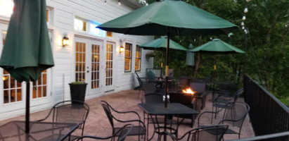 Tryon Inn And Backdoor food