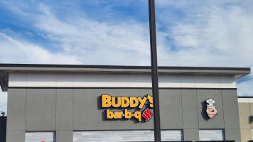 Buddy's -b-q outside