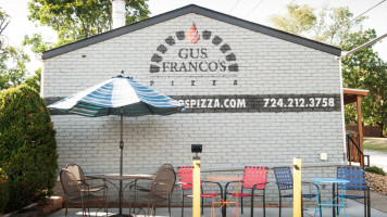 Gus Franco's Pizza outside