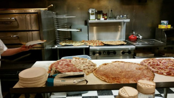 Moretti's Pizzeria Lincoln Park food