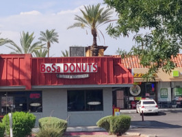 Bosa Donuts outside