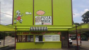 A A Pizza outside