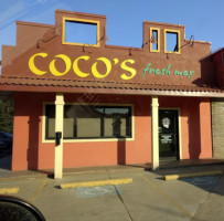 Coco's Cafe outside