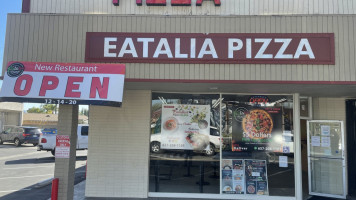 Eatalia Pizza outside